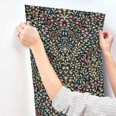 Kép 5/5 - York Vadvirágos fekete-színes vlies tapéta Garden Terrace Black/Multi 68,58 cm X 8,23 m