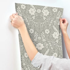 Kép 5/5 - York Szecessziós stílusú madaras szürke vlies tapéta Colette Gray 52 cm X 10 m