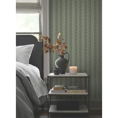 Kép 2/5 - York Csíkos virágos zöld vlies tapéta Everleigh Pine 52 cm X 10 m