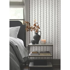 Kép 2/5 - York Csíkos virágos fekete-fehér vlies tapéta Everleigh White/Black 52 cm X 10 m