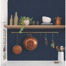 Kép 2/5 - York Apró mintás romantikus sötétkék vlies tapéta Charm Taupe On Navy 52 cm X 10 m