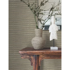 Kép 2/6 - York Nádhatású barna vlies tapéta Iringa Mocha 68,58 cm X 8,22 m