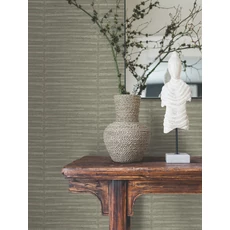 Kép 2/6 - York Nádhatású zöld vlies tapéta Iringa Sage 68,58 cm X 8,22 m