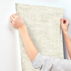 Kép 6/7 - York Parafa hatású modern törtfehér vlies tapéta metál fénnyel Pop The Cork White 68,58 cm X 8,22 m