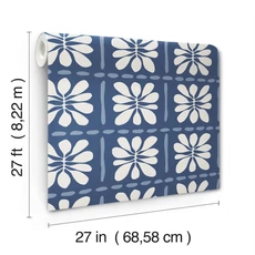Kép 4/7 - York Csempe mintás virágos kék vlies tapéta Mimosa Fleur Ultramarine 68,58 cm X 8,22 m