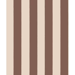 Sandberg Elegáns csíkos bordó vlies tapéta Sam Burgundy 53 cm X 10 m