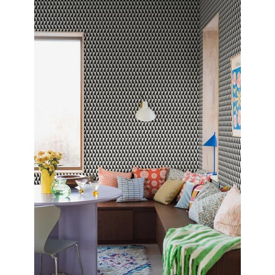 Boras Geoemtriai mintás modern fekete-fehér vlies tapéta Arne Jacobsen Trapez Black White 53 cm X 10 m