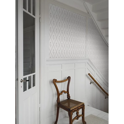 Boras Klasszikus fehér vlies tapéta virágokkal Signe White 53 cm X 10 m