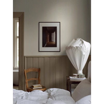 Boras Keskeny csíkos bézs vlies tapéta Mölle Stripe Beige 53 cm X 10 m