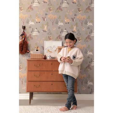 Majvillan Erdei állatok a fák alatt barnás szürke vlies gyerek tapéta Deep Forest Mystic Grey 53 cm X 10 m