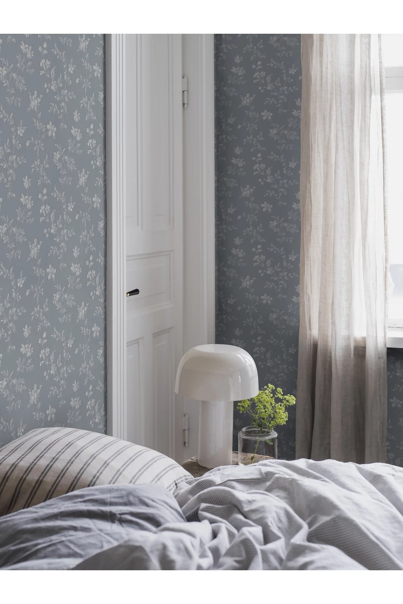 Boras Klasszikus virág mintás kék vlies tapéta Ängsblomma Blue 53 cm X 10 m