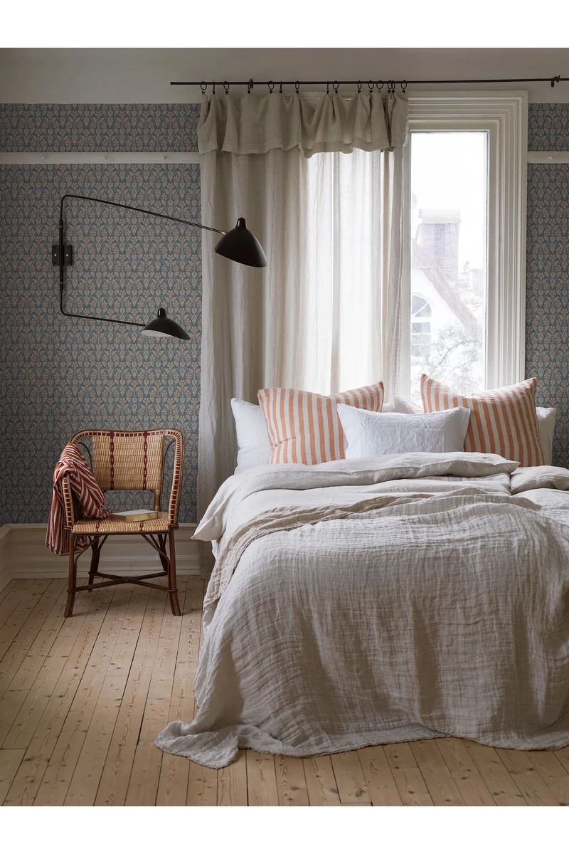 Boras Skandináv virág mintás kék vlies tapéta Nora Blue 53 cm X 10 m