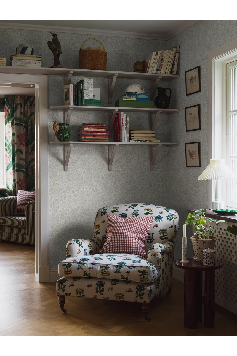 Boras Erdei állatos bézs vlies tapéta Under the Elder Tree Beige 53 cm X 10 m