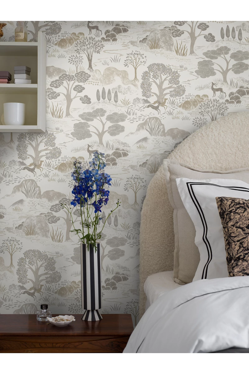 Boras Fa mintás bézs vlies tapéta szarvasokkal Diana Grey 53 cm X 10 m